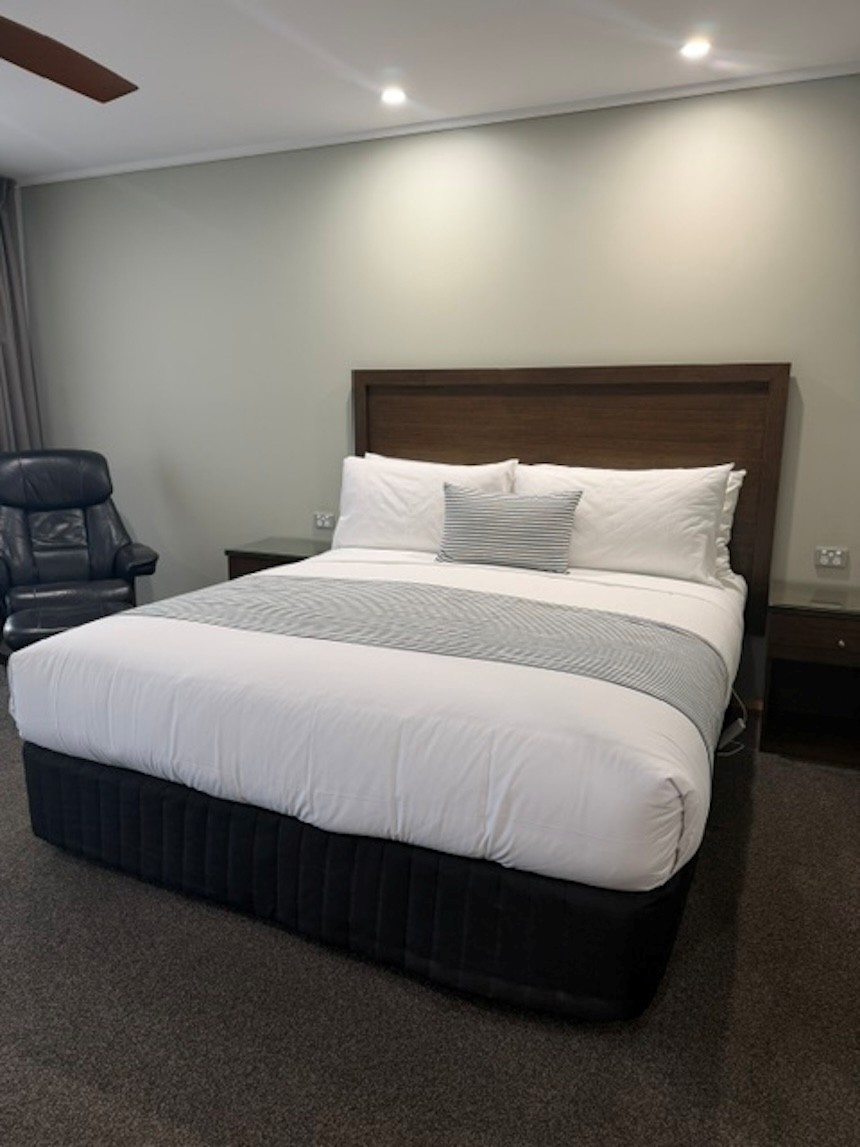 Deluxe King at River Gums Motor Inn